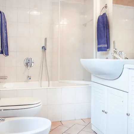 Casa La Viola Blu 3* تْشيرنوبيو